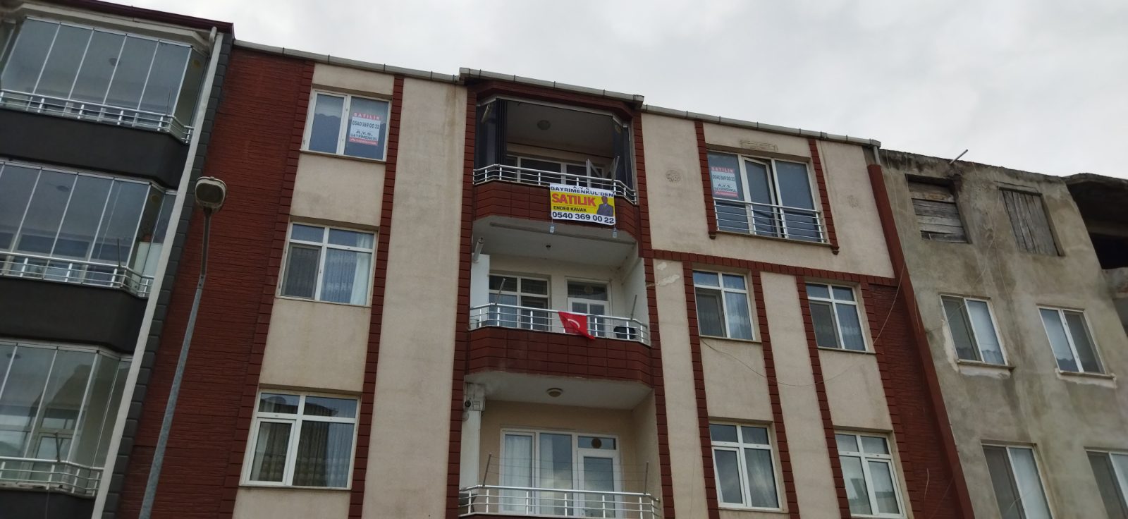 A.Y.S.Gayrimenkulden fatih mahallesi çatalkaldırımda SATILIK daire....