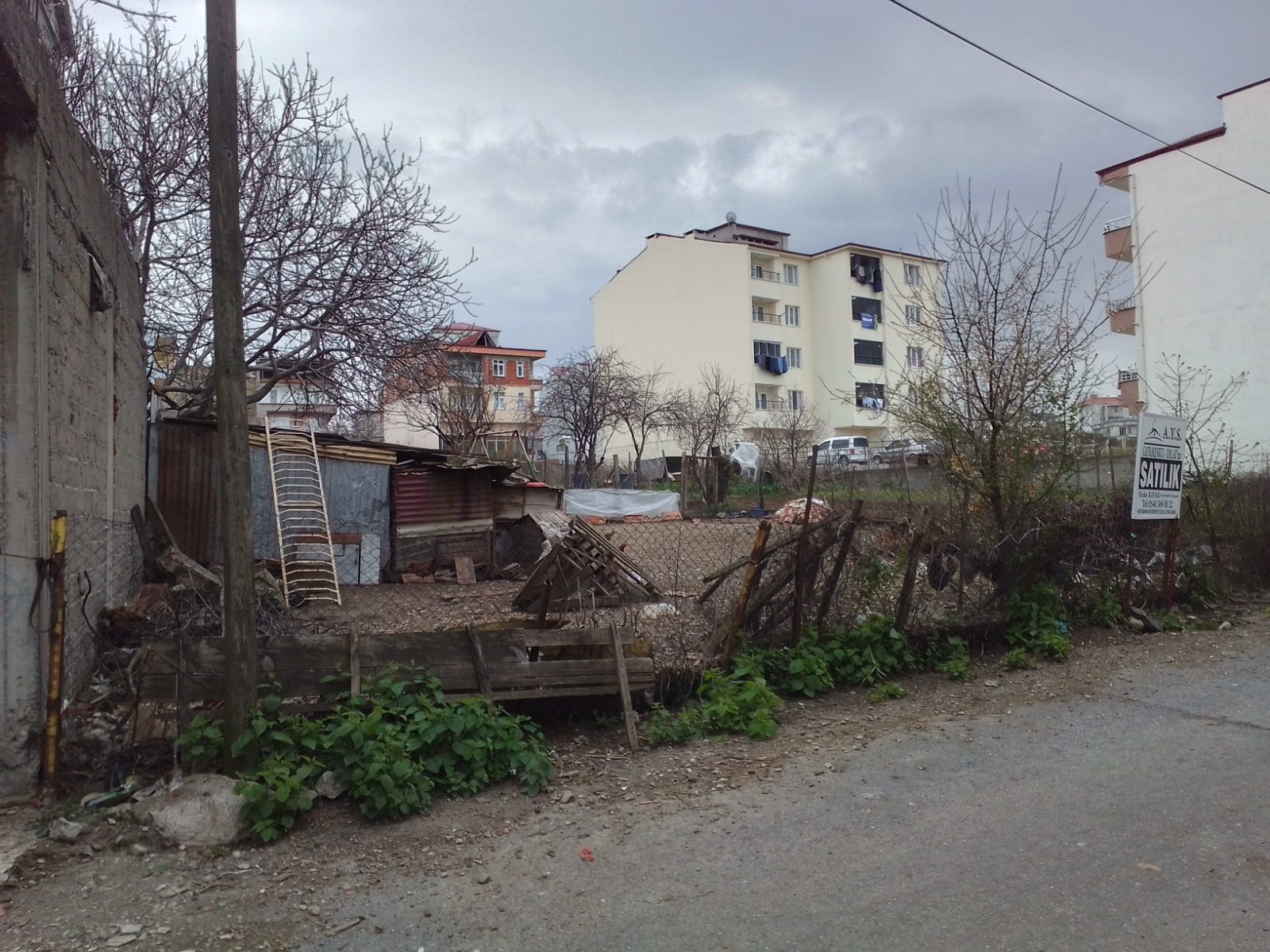 A.Y.S.GAYRİMENKUL ENDER'DEN SATILIK..DAİRE FİYATINA 4 KAT İMARLI ARSA