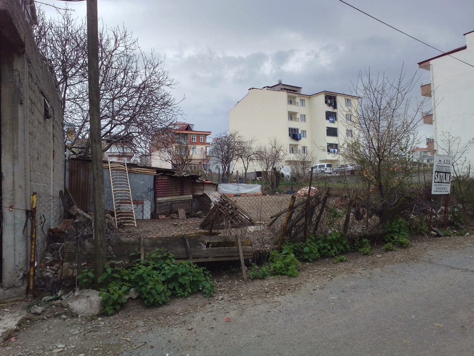A.Y.S.GAYRİMENKUL ENDER'DEN SATILIK..DAİRE FİYATINA 4 KAT İMARLI ARSA