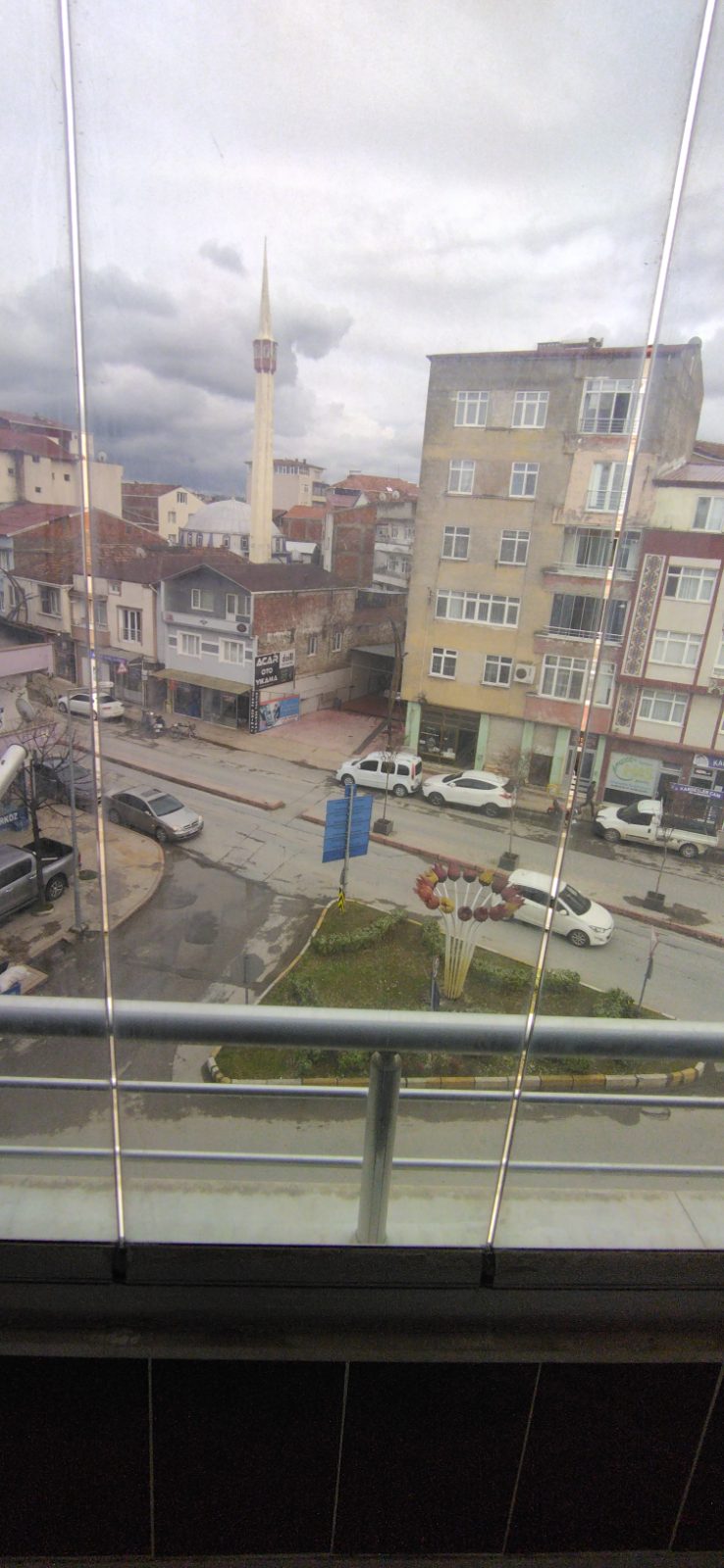 A.Y.S.Gayrimenkulden fatih mahallesi çatalkaldırımda SATILIK daire....